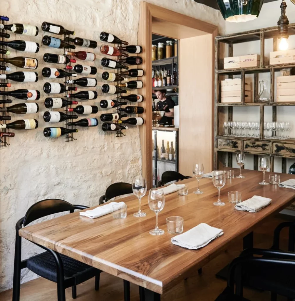 Salle de restaurant Nellu bistrot situé du 4e arrondissement de Paris