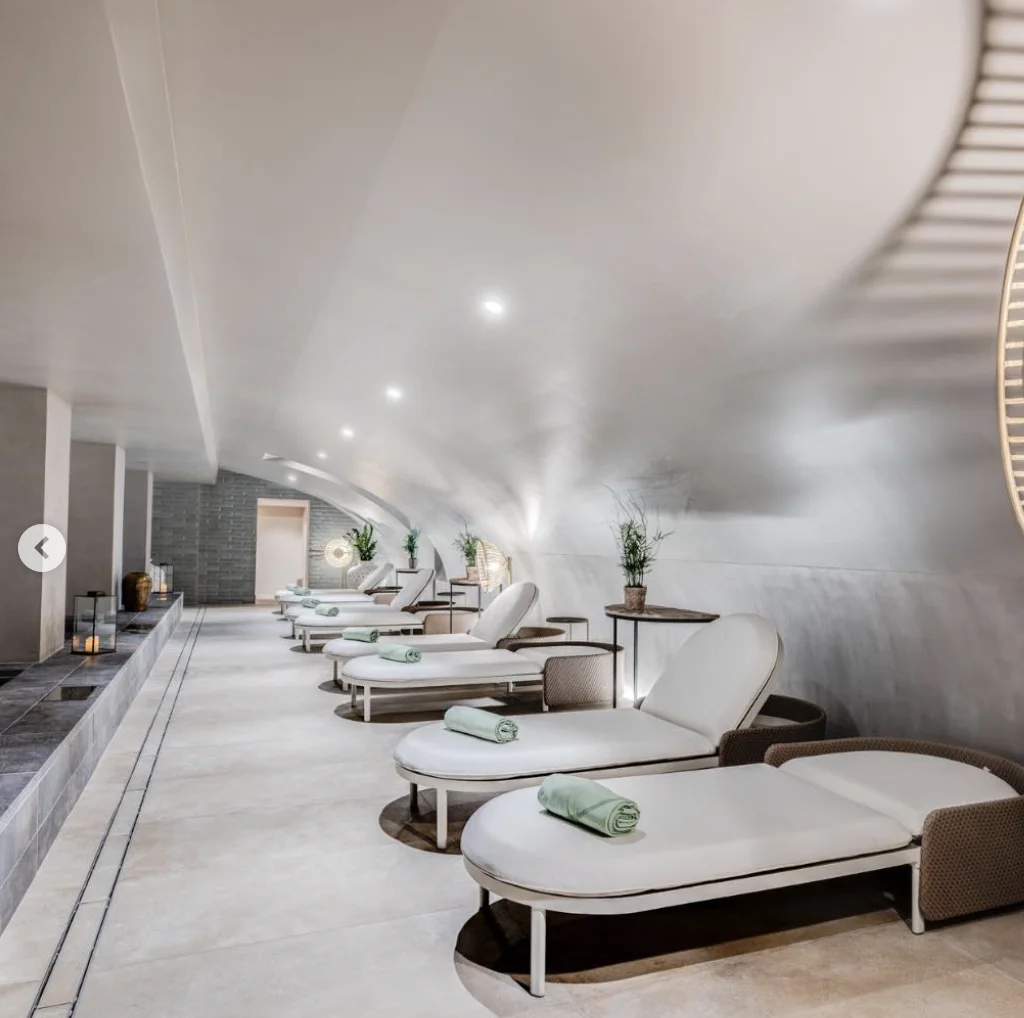 Mobilier professionnel du Spa Sisley de Fleur de Loire fourni par Contract Factory